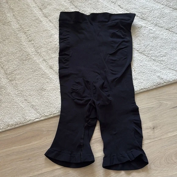 NWOT- Skims High Waisted Mid Thigh Short Shapewear in Onyx - Picture 7 of 8
